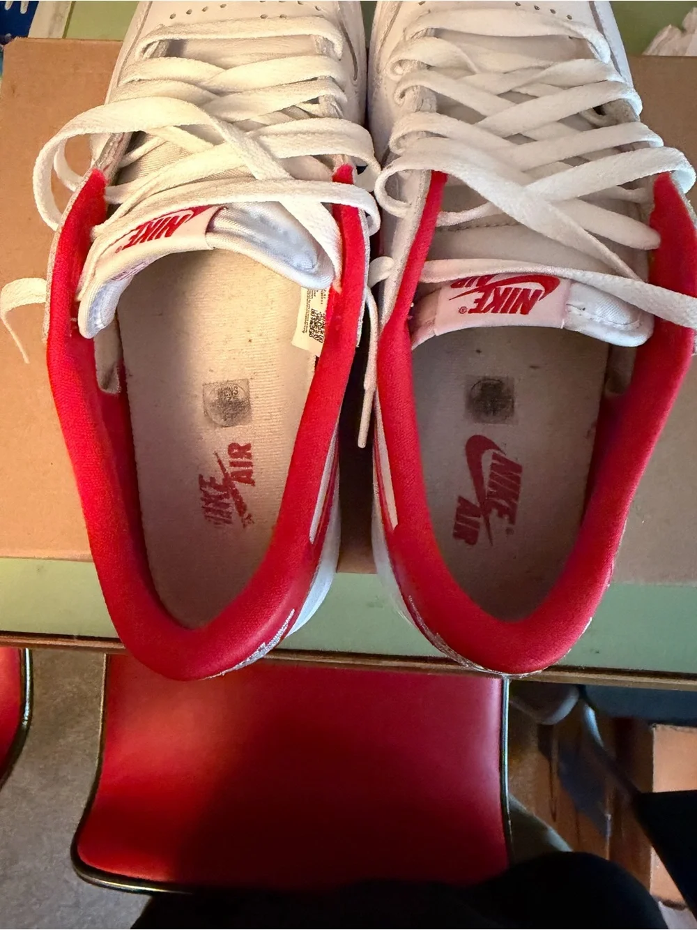 Jordan 1 Low Retro “White / University Red”